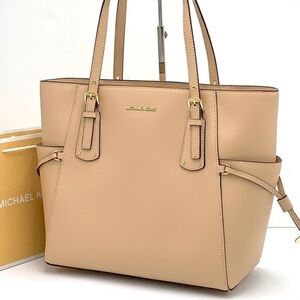 MICHAEL KORS Voyager EAST WEST TOTE OYSTER COLOR